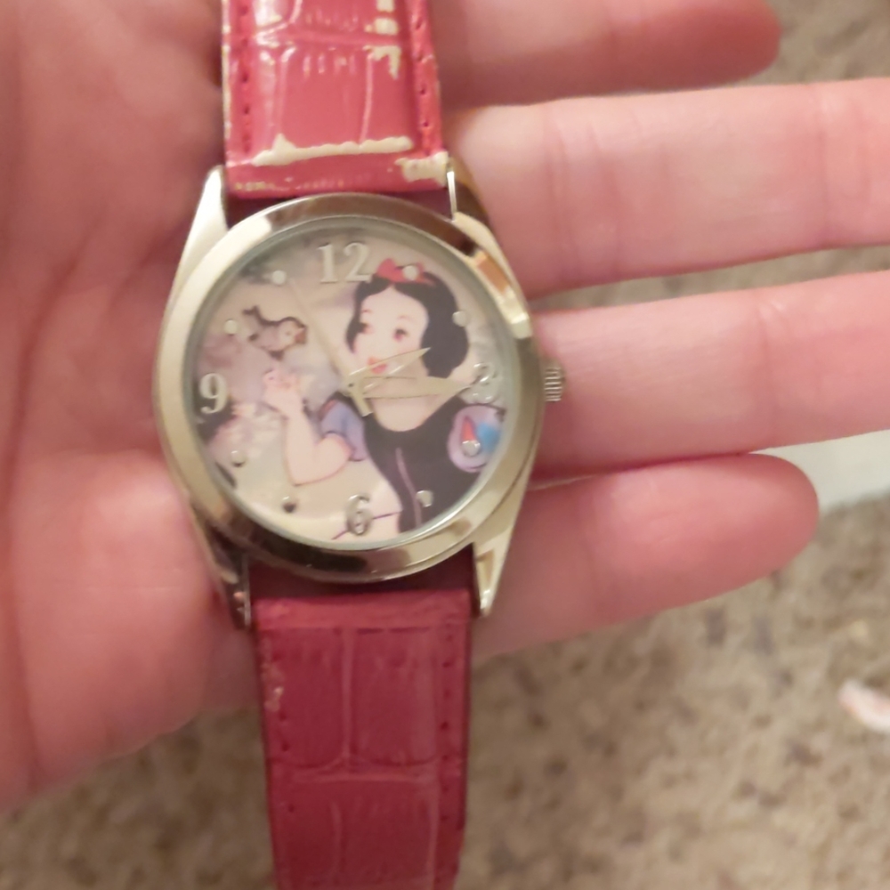 snow white watch